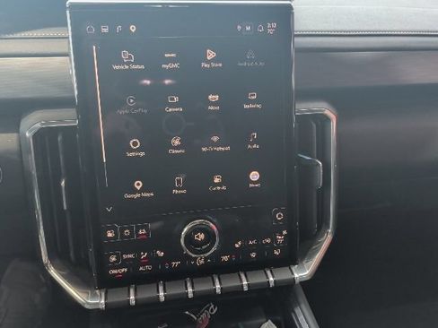 Used 2025 GMC Acadia Elevation w/ Elevation Premium Package FWD image 3
