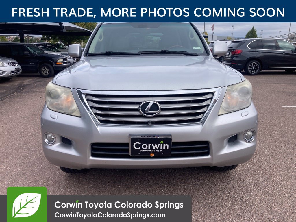 Used 2009 Lexus LX 570 4WD w/ Preferred Accessory Pkg image 2