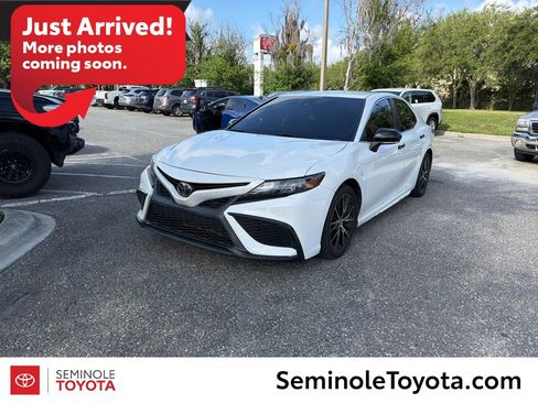 Used 2023 Toyota Camry SE AWD/4WD image 1