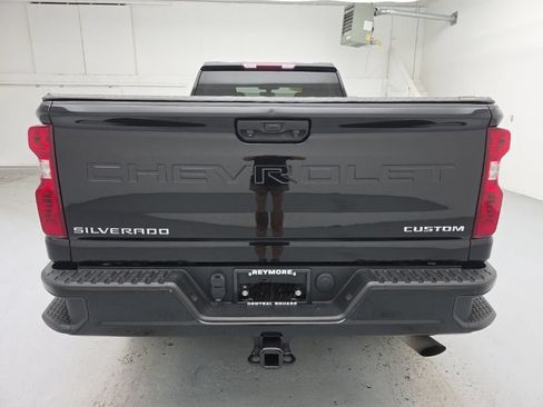 Used 2022 Chevrolet Silverado 2500 Custom w/ Custom Convenience Package AWD/4WD image 11