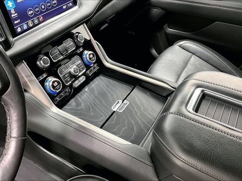 Used 2021 GMC Yukon Denali w/ Denali Premium Package AWD/4WD image 17