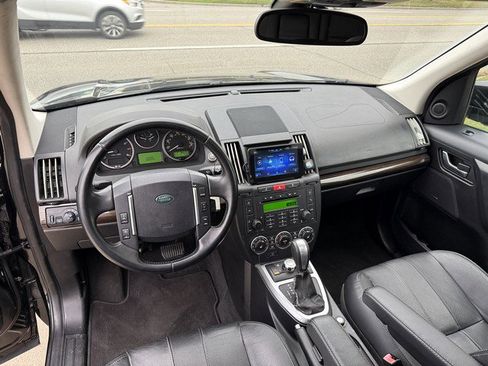 Used 2011 Land Rover LR2 HSE image 12