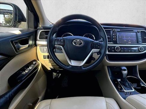 Used 2015 Toyota Highlander XLE FWD image 7