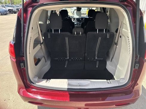 Used 2023 Chrysler Voyager LX FWD image 14