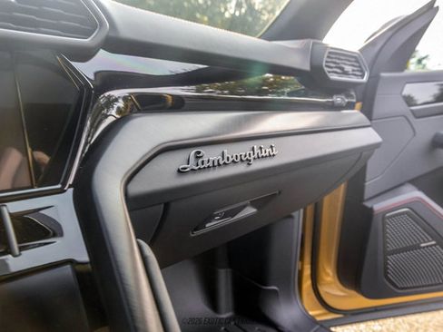 Used 2024 Lamborghini Urus S AWD/4WD image 32