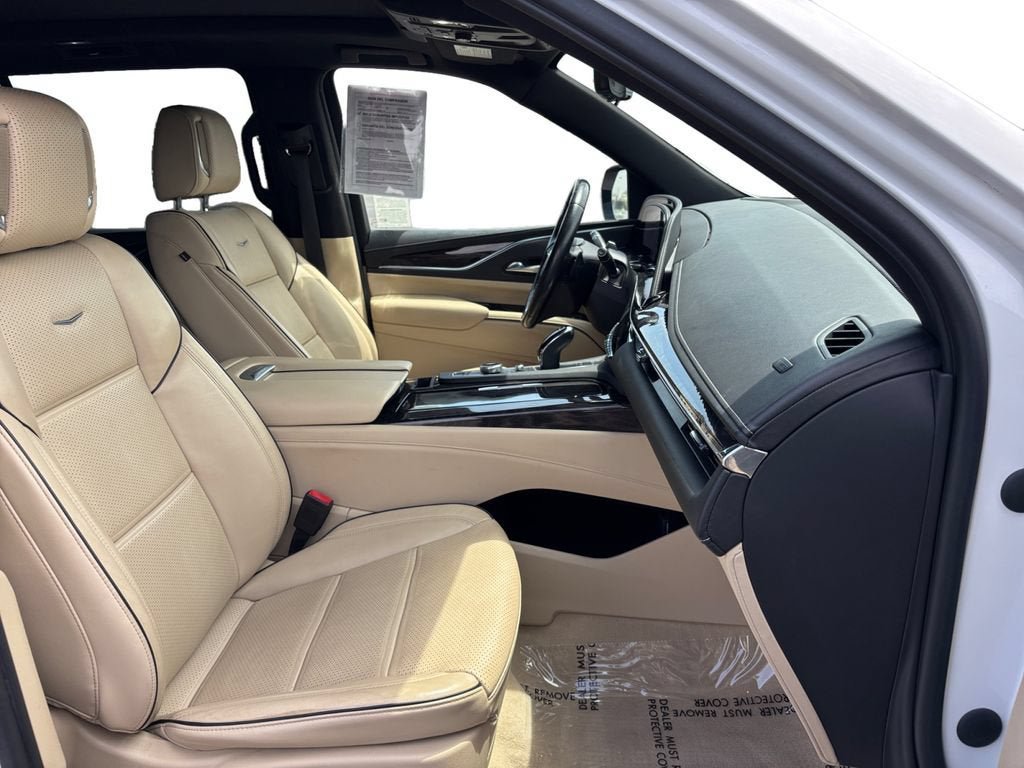 Certified 2023 Cadillac Escalade ESV Premium Luxury w/ Performance Package AWD/4WD image 17