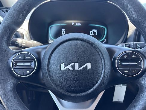 Used 2025 Kia Soul LX w/ LX Technology Package FWD image 21