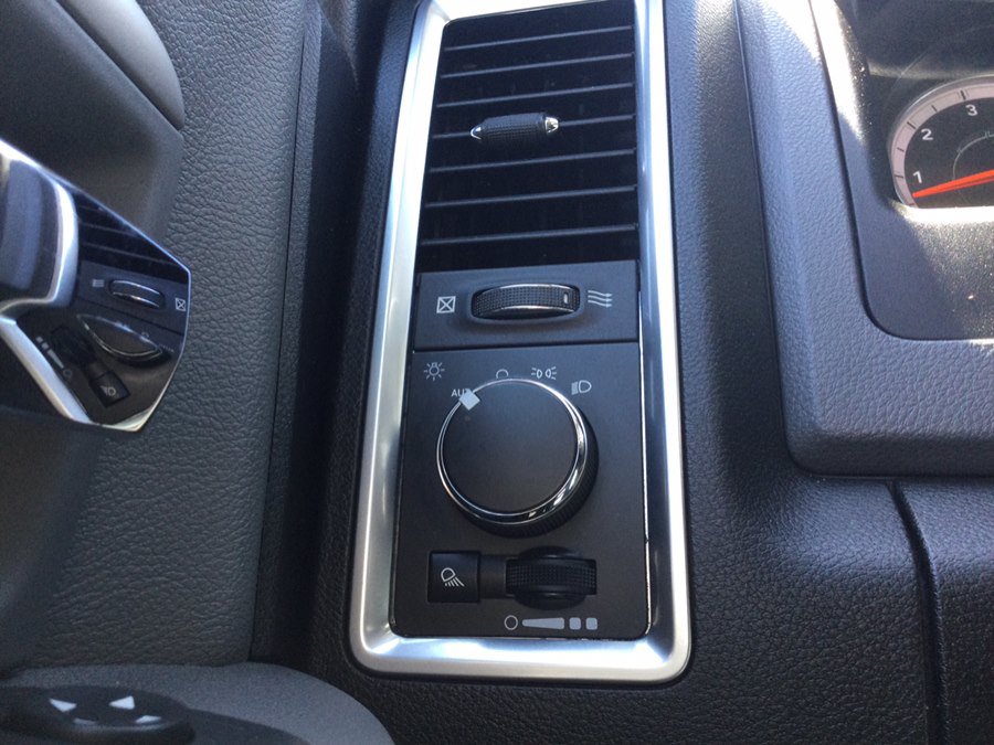 Used 2019 RAM 1500 Classic SLT AWD/4WD image 33