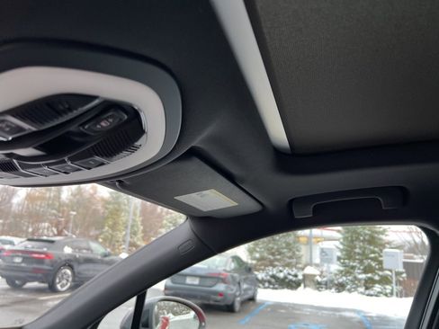 Used 2025 Porsche Macan Turbo image 72