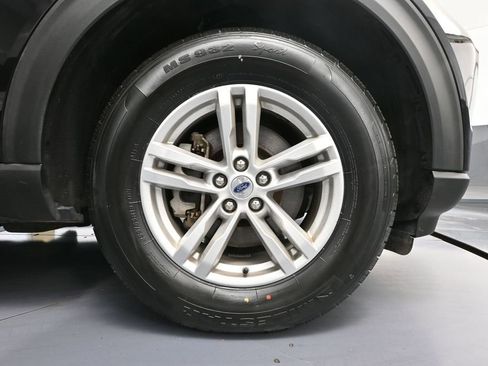 Used 2023 Ford Explorer XLT AWD/4WD image 15