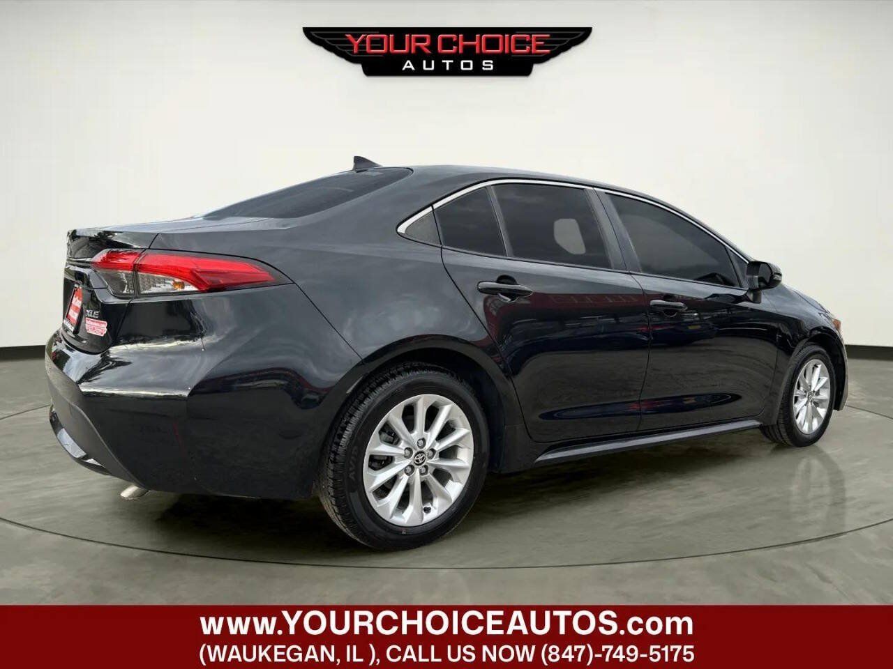 Used 2021 Toyota Corolla XLE FWD image 3