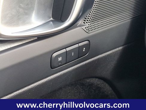 Certified 2025 Volvo XC40 B5 Plus image 23