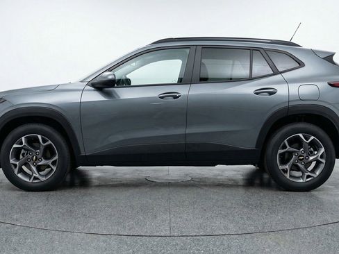 Used 2025 Chevrolet Trax LT image 5