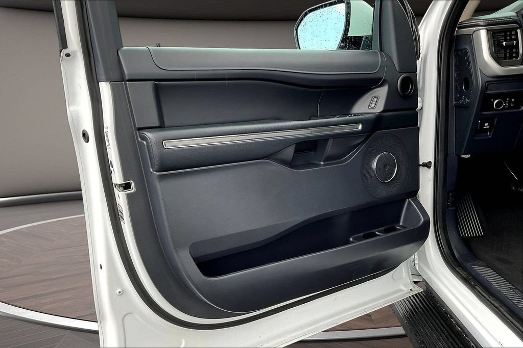 Used 2024 Ford Expedition XLT RWD image 23
