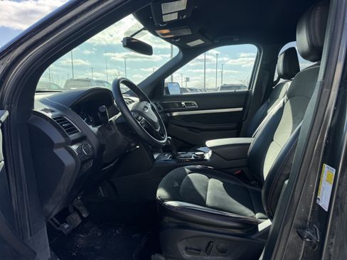 Used 2019 Ford Explorer XLT w/ Equipment Group 202A image 7