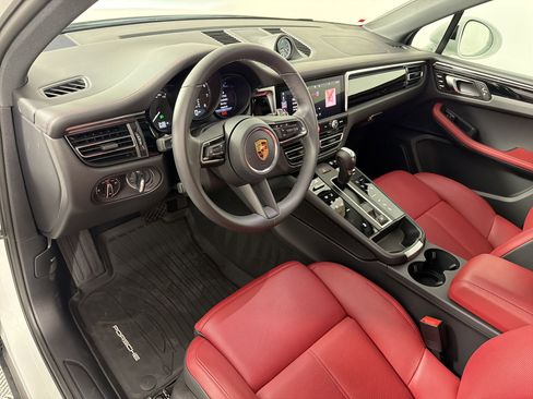 Certified 2026 Porsche Macan AWD/4WD image 4