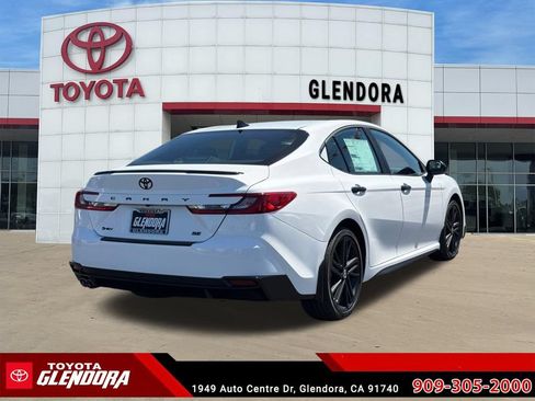 New 2026 Toyota Camry Hybrid FWD image 10
