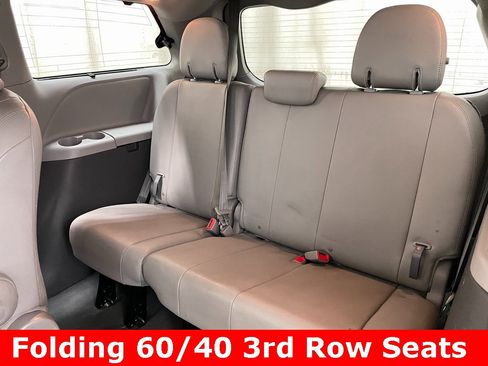 Used 2019 Toyota Sienna XLE image 14