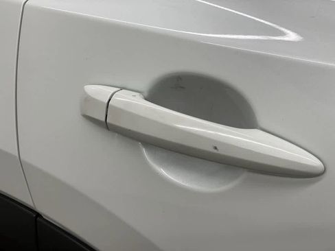 Used 2024 Nissan Rogue SV image 33