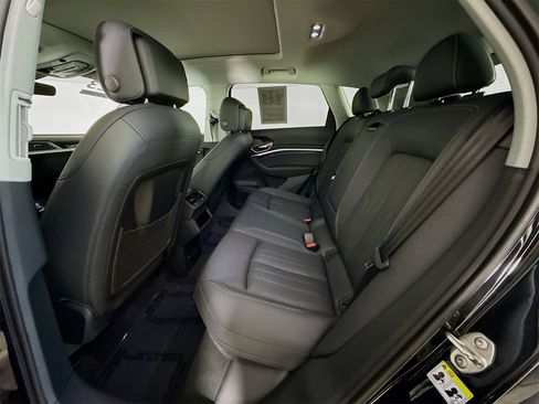 Certified 2023 Audi e-tron Premium Plus w/ Premium Plus Package image 26