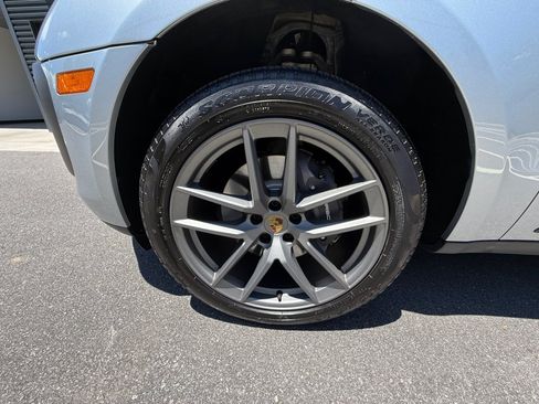 Certified 2026 Porsche Macan Turbo AWD/4WD image 11