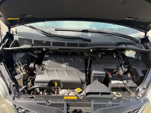 Used 2012 Toyota Sienna SE FWD image 32