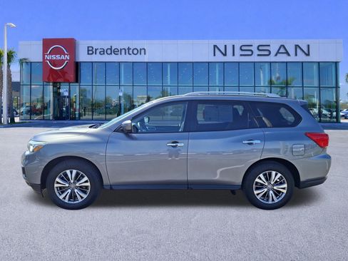 Certified 2020 Nissan Pathfinder SV image 8