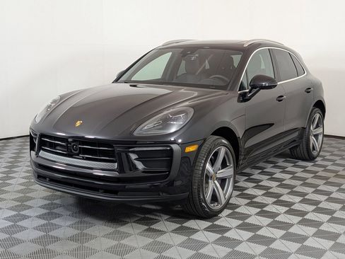 Used 2025 Porsche Macan image 1