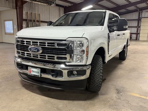 Used 2024 Ford F250 XLT w/ FX4 Off-Road Package image 3