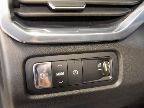 Used 2024 GMC Acadia Elevation image 19