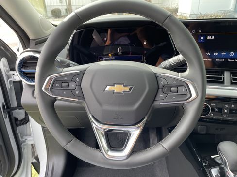 New 2025 Chevrolet Trax LT w/ Driver Confidence Package image 39