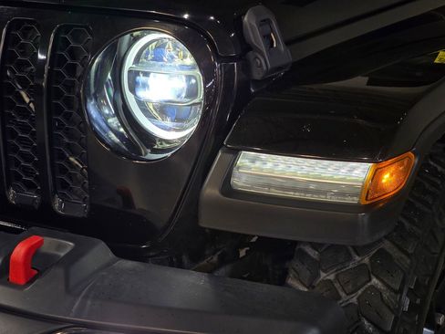 Used 2021 Jeep Gladiator Willys image 15