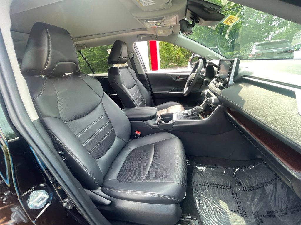 Used 2021 Toyota RAV4 Limited AWD/4WD image 19