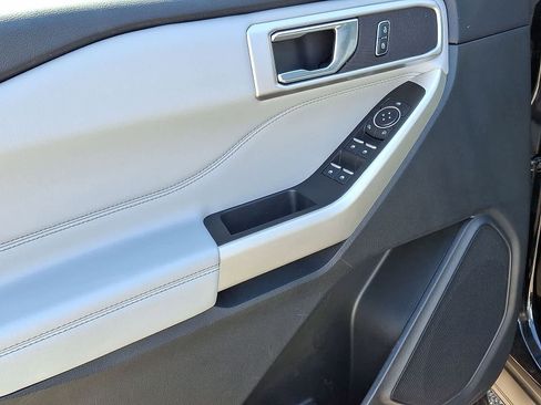 Used 2022 Ford Explorer XLT w/ Equipment Group 202A AWD/4WD image 30