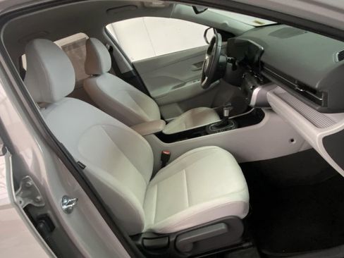 Used 2025 Hyundai Kona SEL FWD image 9