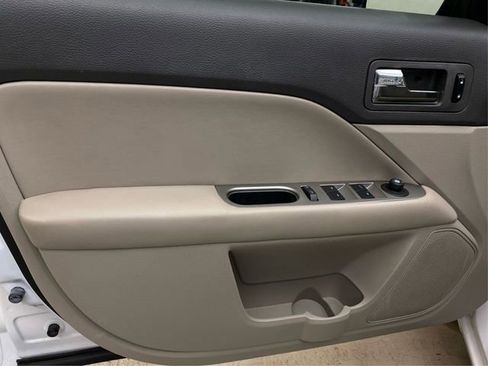 Used 2010 Ford Fusion SEL image 24