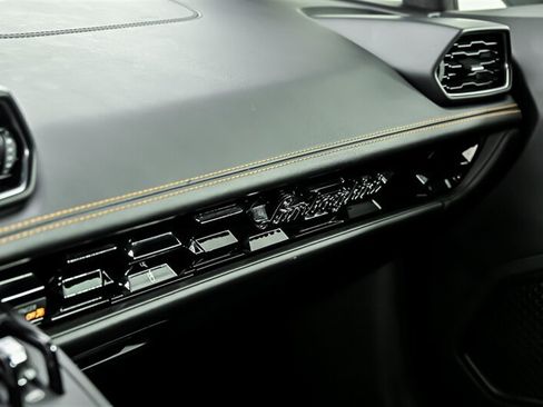 Used 2020 Lamborghini Huracan EVO RWD image 28