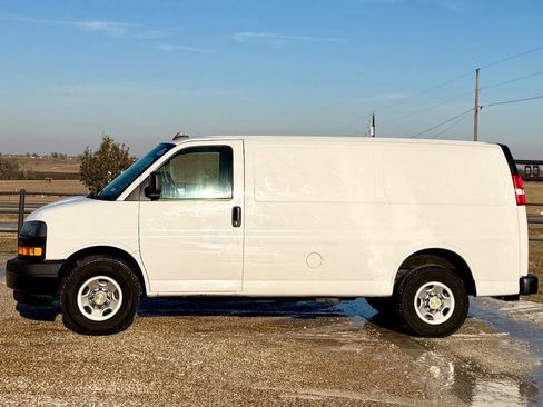Used 2021 Chevrolet Express 2500 w/ Driver Convenience Package image 7