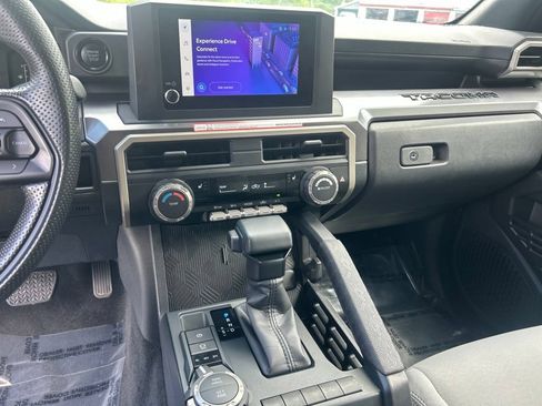 Certified 2025 Toyota Tacoma SR5 AWD/4WD image 18