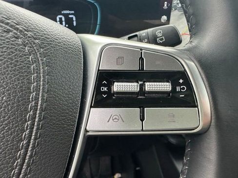 Used 2025 Kia Telluride LX FWD image 18