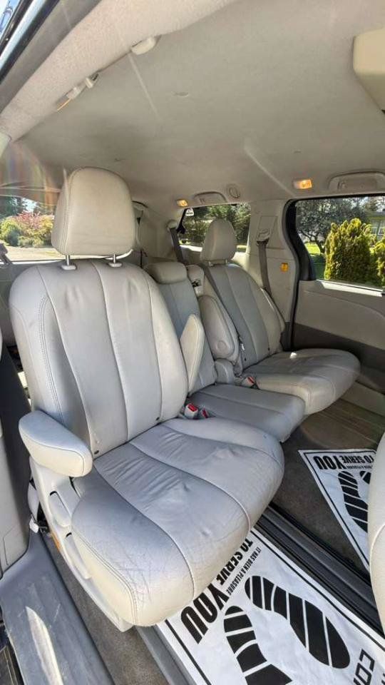 Used 2011 Toyota Sienna XLE w/ Premium Pkg FWD image 7