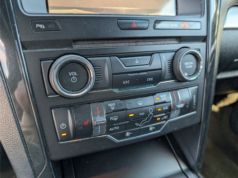 Used 2017 Ford Explorer XLT w/ Equipment Group 202A FWD image 19