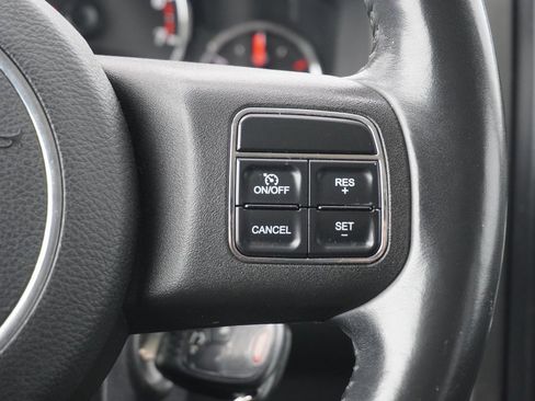 Used 2011 Jeep Liberty Sport image 13