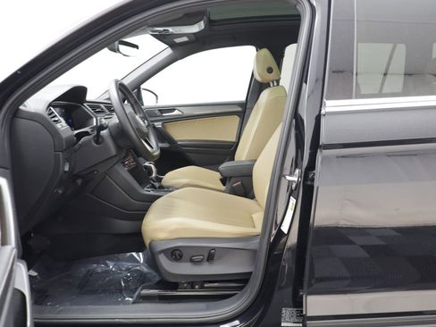Used 2023 Volkswagen Tiguan SE w/ Panoramic Sunroof Package AWD/4WD image 5