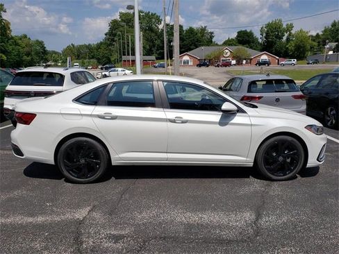 New 2025 Volkswagen Jetta SE image 2