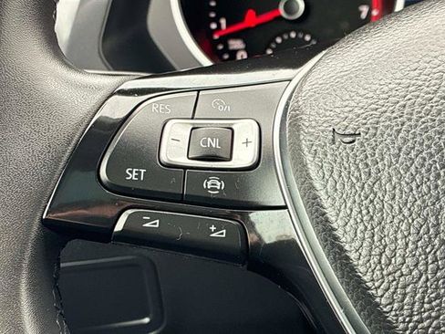 Used 2020 Volkswagen Tiguan SE w/ Panoramic Sunroof Package image 23