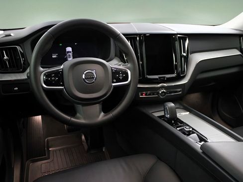 Used 2025 Volvo XC60 B5 Plus AWD/4WD image 15