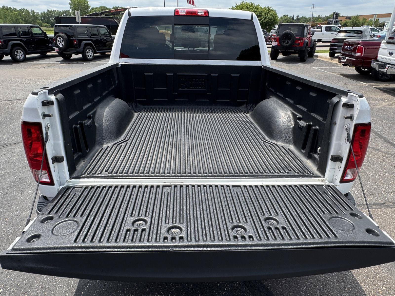Used 2019 RAM 1500 Classic SLT AWD/4WD image 27