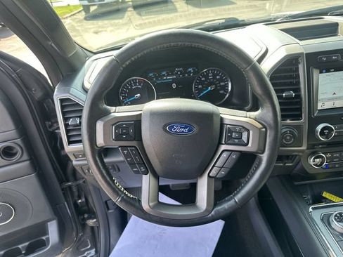 Used 2018 Ford Expedition XLT w/ Equipment Group 202A AWD/4WD image 13