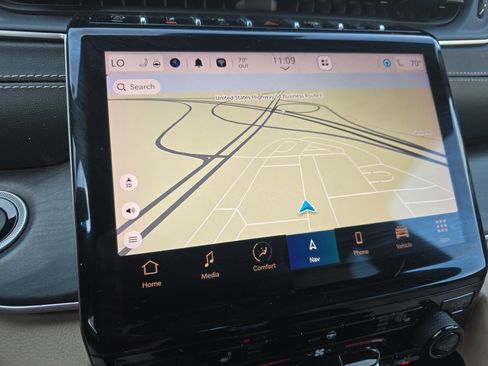 Used 2023 Jeep Grand Cherokee Limited w/ Black Appearance Package image 25